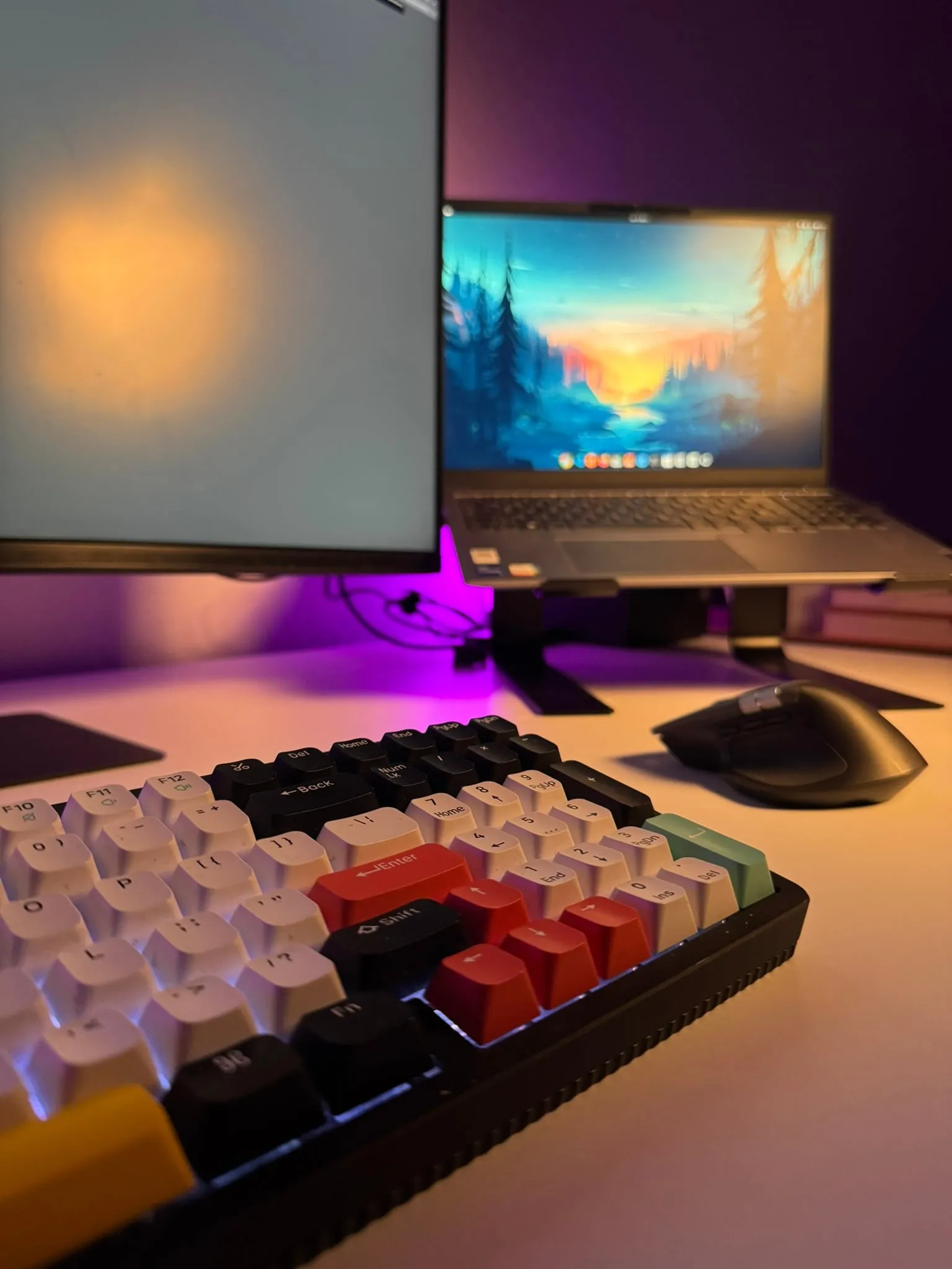 The Halo96 up close, the keycaps that sold me